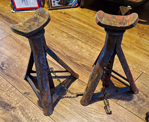 Axle stands bit - stands,, surface